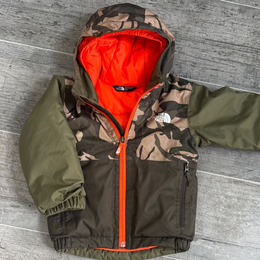 The North Face Green and Orange Camo Jacket 2T dryvent